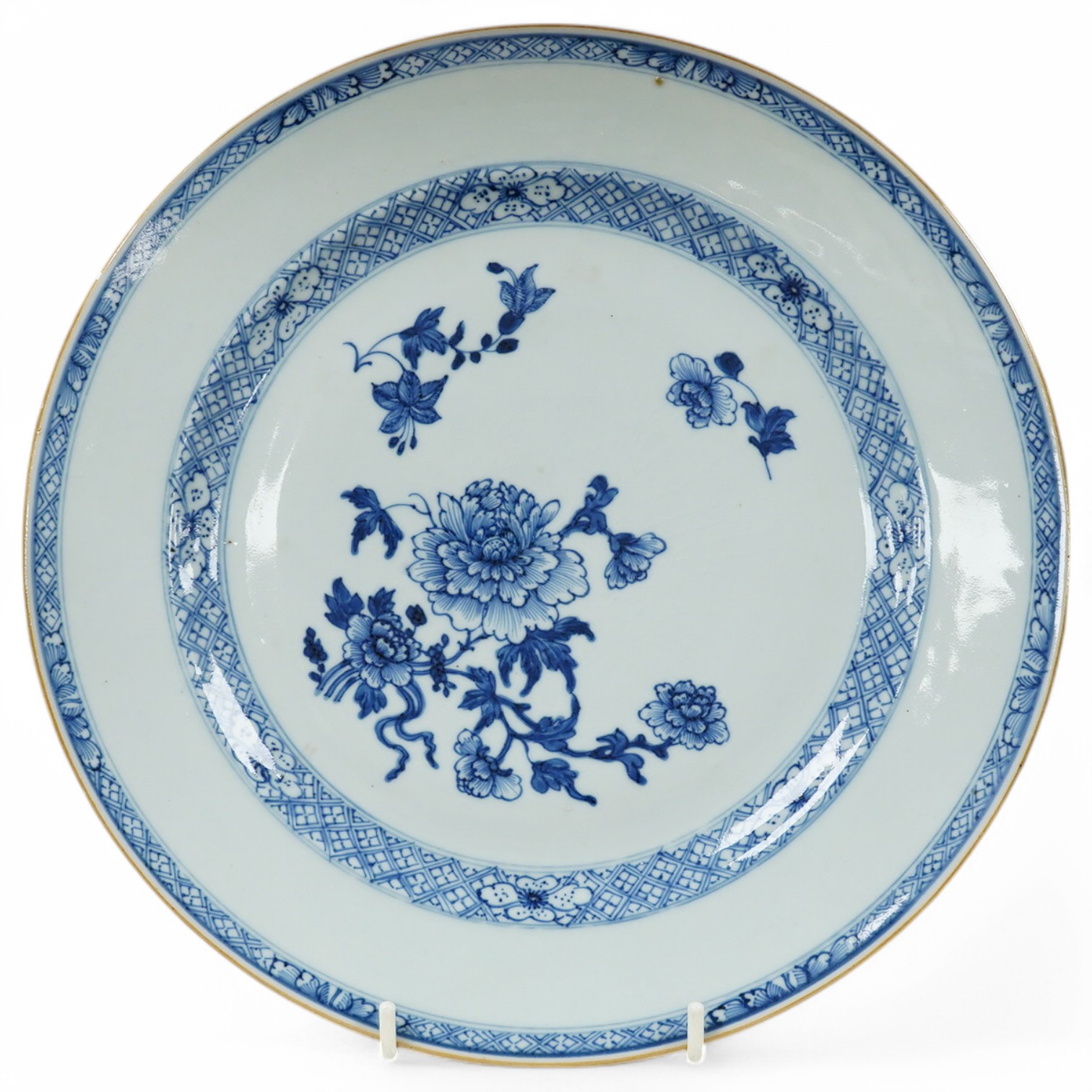 An 18th century Chinese blue and white Export plate, 28cm diameter. Condition - good